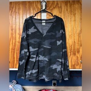 Womens VS PINK V-neck T-shirt size L